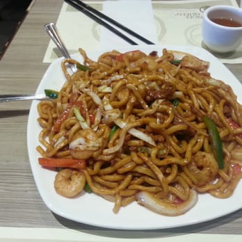 Congee Queen - E32 Fried thick noodle with shrimp & shredded pork in shanghai style $8.50 - Chinese Near Me - Scarborough, Ontario