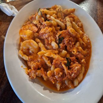 Giacomo's Ristorante - Boston - Homemade fusilli with shrimp and lobster in a Giacomo and bechamel sauce - Italian Near Me - Boston, Massachusetts Giacomo's Ristorante - Boston - Homemade fusilli with shrimp and lobster in a Giacomo and bechamel sauce - Italian Near Me - Boston, Massachusetts