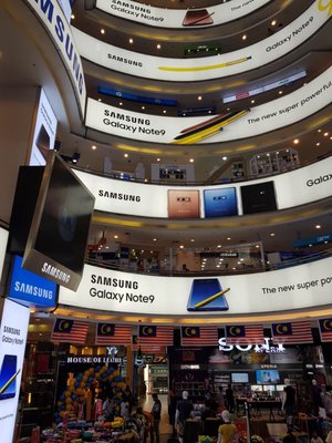 Plaza Low Yat by null