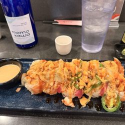 Kabuto Restaurant And Sushi Bar - The Linda roll, yummy toppings! Very filling.