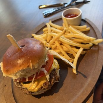 Kitchen Social - Burger - American Near Me - Gaithersburg, Maryland