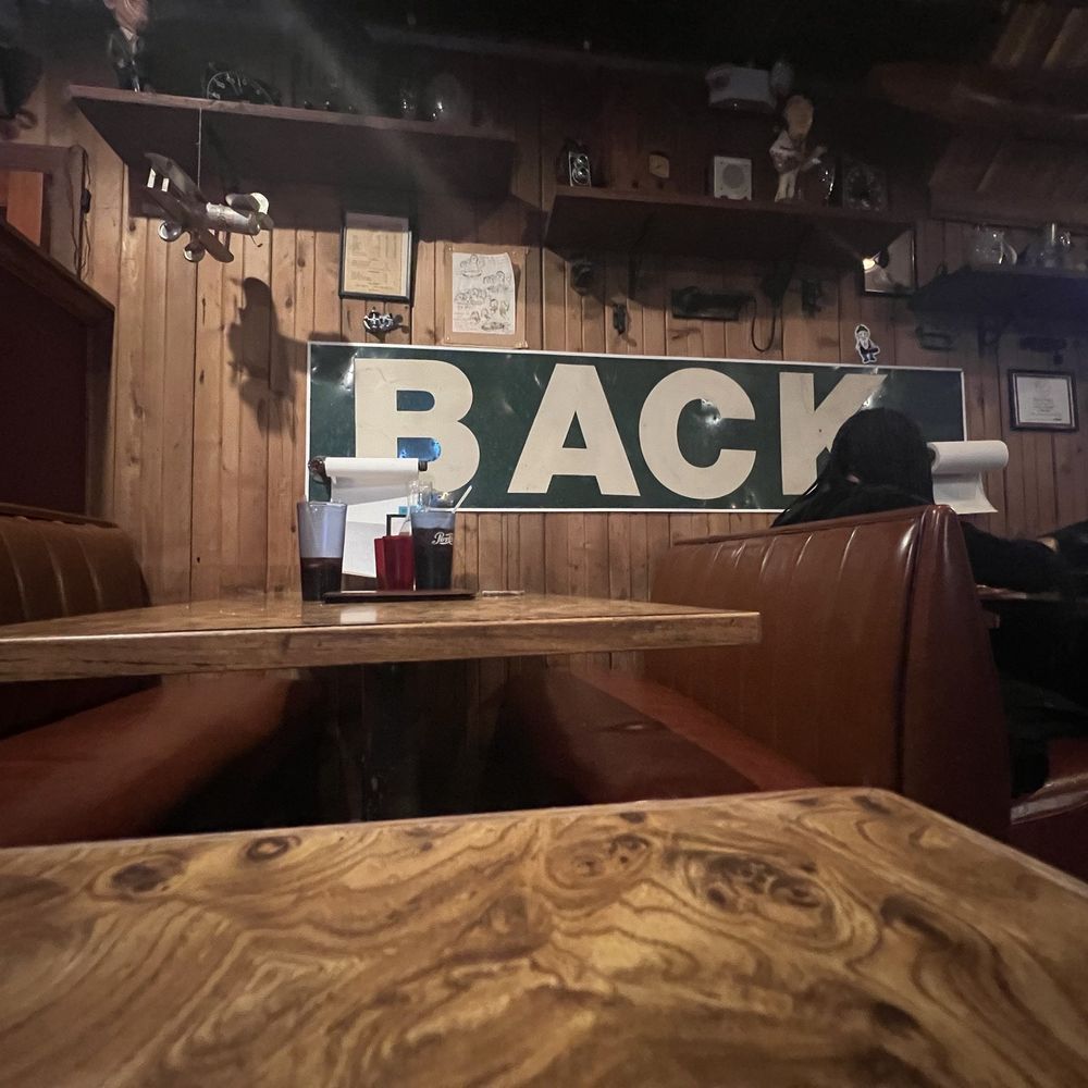 Burt's Place - Tables - Pizza Near Me - Morton Grove, Illinois