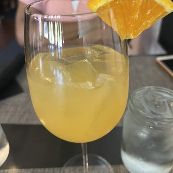 Mankas Grill - Suisun sangria with white wine - American Near Me - Fairfield, California