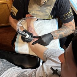 Daves Tatoos - Dave at work!