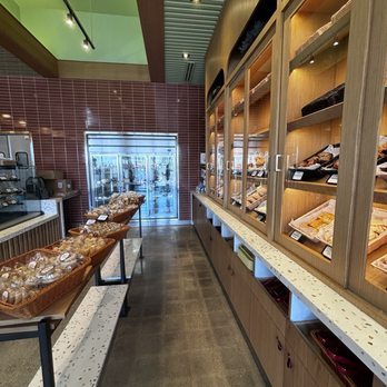 Cafe De Olla Bakery - Bread cases - Patisserie/Cake Shop Near Me - Duarte, California
