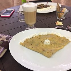 Lo Stivale - Crepa de mermelada de zarzamora con queso Philadelphia y capuccino clásico... deliii!!