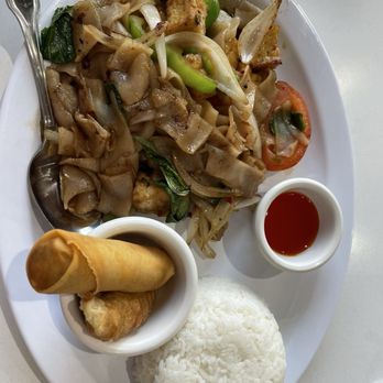 Good Thai Kitchen - Pad kee mao ( All Day Special ) - Thai Near Me - Los Angeles, California