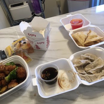 Asian Star - Steamed dumplings, sesame chicken w/ white rice & crab Rangoon. - Chinese Near Me - Huber Heights, Ohio Asian Star - Steamed dumplings, sesame chicken w/ white rice & crab Rangoon. - Chinese Near Me - Huber Heights, Ohio
