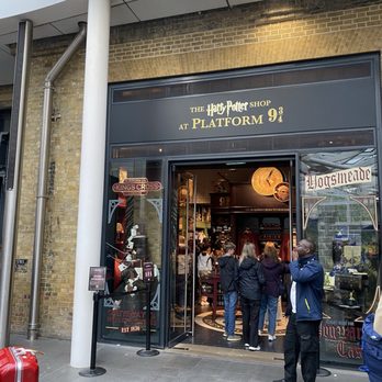 THE HARRY POTTER SHOP AT PLATFORM 9 3/4 - Updated November 2025 - 573 ...