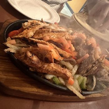 Tacomania - Chicken & steak fajitas - Tacos Near Me - Merlin, Oregon