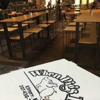 When Pigs Fly Pizzeria - Before 'the rush' - Pizza Near Me - Kittery, Maine