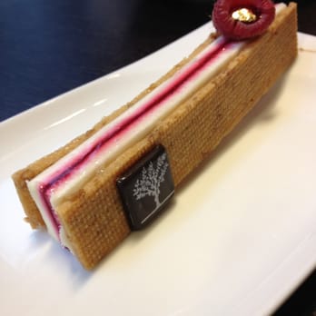 Un Dimanche à Paris - Tart with raspberry and tarragon. - Desserts Near Me - Paris, 75 Un Dimanche à Paris - Tart with raspberry and tarragon. - Desserts Near Me - Paris, 75