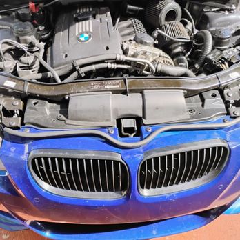Miami Mobile Auto Repair Service - BMW Fan Assembly radiator Replacement - Auto Repair Near Me - Miami, Florida Miami Mobile Auto Repair Service - BMW Fan Assembly radiator Replacement - Auto Repair Near Me - Miami, Florida