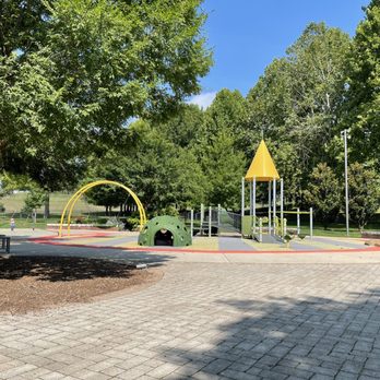 Lakeshore Park - View from shaded seating area to the right - Parks Near Me - Knoxville, Tennessee