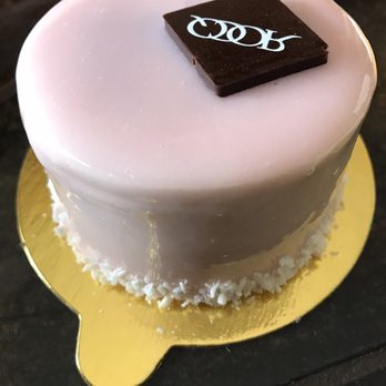 Rocq Macarons - Strawberry chocolate $4 - Macarons Near Me - Foothill Ranch, California