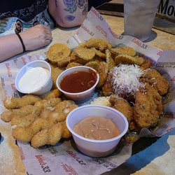 Bubba's 33 - Combo Plater