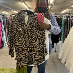Austin Pets Alive! Thrift - Oltorf - Brand new sheer top!
