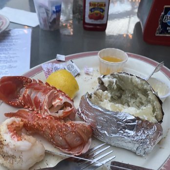 Pub 447 - Twin Lobster - Seafood Near Me - East Stroudsburg, Pennsylvania