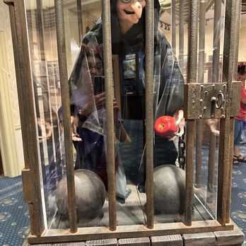Snow White's Enchanted Wish - Old hag from the Snow White scary adventures found in Great Moments with Mr. Lincoln museum - Amusement Parks Near Me