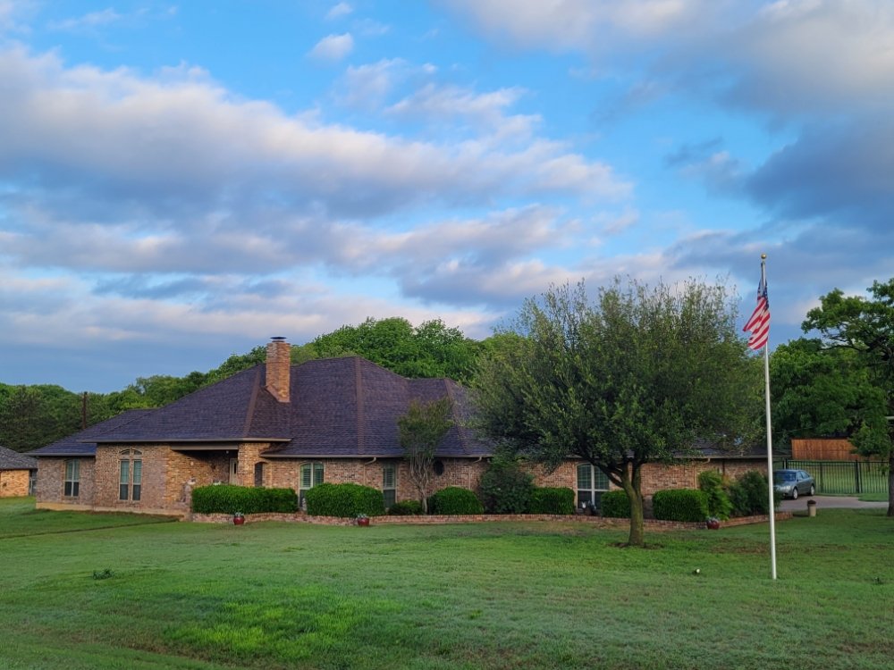 Slide of Lee's Roofing & Construction