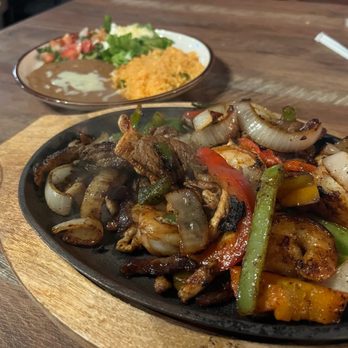 Iztac Mexican Cantina - Fajitas veggie - Mexican Near Me - Fredericksburg, Virginia
