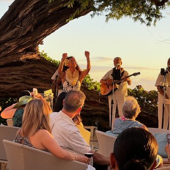 House Without A Key - Musicians performing at sunset - Seafood Near Me - Honolulu, Hawaii
