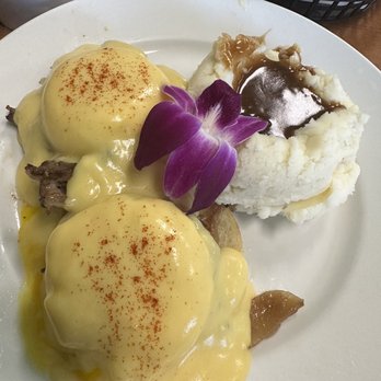 Guieb Cafe - Braised Short Rib Benedicts with mash potato and gravy - New American Near Me - Honolulu, Hawaii