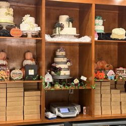 Mrs. Pumpkins - Cake Display