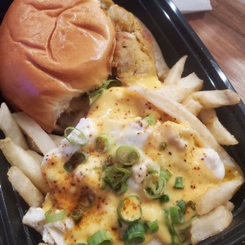 Pappas Crabcakes - Crab cake sandwich with crab fries - Seafood Near Me - Oxon Hill, Maryland