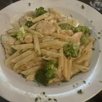 Benevento's - Chicken, Penne, Broccoli - Italian Near Me - Boston, Massachusetts