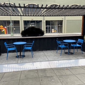 Motivat Coffee Roasters - Clean and cute Cozy outdoor seating nicely spaced. - Coffee & Tea Near Me - Oakland, California