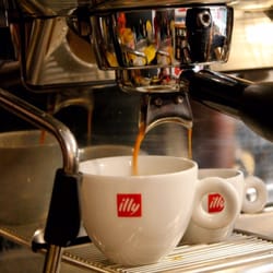 l'aranchina - Todo tipo de cafés: frios, calientes y frappés. Todos preparados con illy.