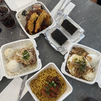 Da Kitchen Maui - Spam Musubi, garlic noodles, Kalua Pork, bento box, Loco Moco - Hawaiian Near Me - Kihei, Hawaii Da Kitchen Maui - Spam Musubi, garlic noodles, Kalua Pork, bento box, Loco Moco - Hawaiian Near Me - Kihei, Hawaii