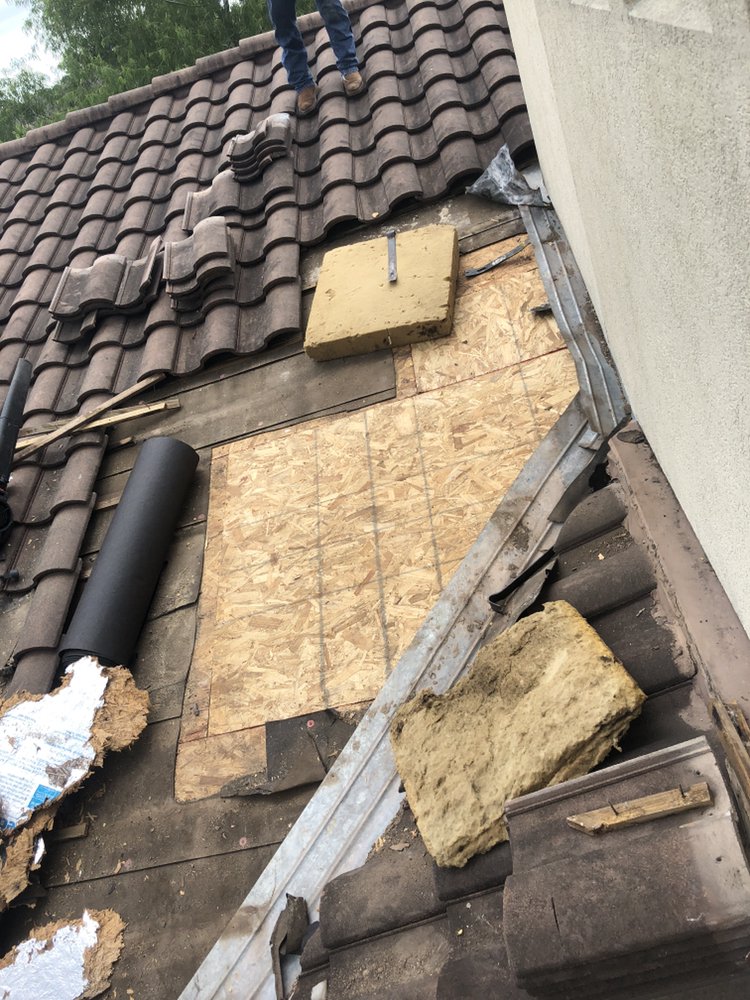 Slide of A&M Roofing