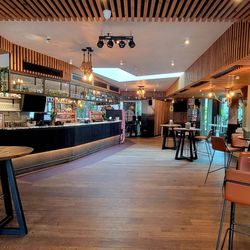 Beer Deluxe - Upstairs Dining Area (12/16/24). @BeerDeluxeFedSquare @Fed.Square @CityOfMelbourne #Australia #Traveling #Exploring #Beer