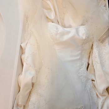 Finto Premium Gown Cleaners - Preserved wedding gown and veil - Laundry Services Near Me - Dallas, Texas Finto Premium Gown Cleaners - Preserved wedding gown and veil - Laundry Services Near Me - Dallas, Texas