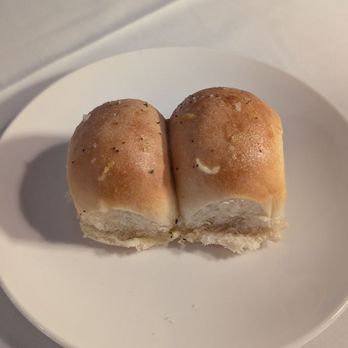 Lemon & Thyme - Lemon and thyme dinner rolls (complimentary) - New American Near Me - Costa Mesa, California Lemon & Thyme - Lemon and thyme dinner rolls (complimentary) - New American Near Me - Costa Mesa, California
