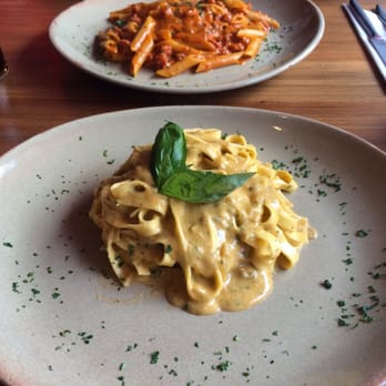 Sapori d'Italia - Goats cheese and pesto tagliatelle & italian sausage and a tomato penne pasta with a vodka sauce - Italian Near Me - Glasgow, GLG