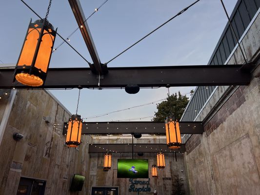 Blue Dog Tavern by null