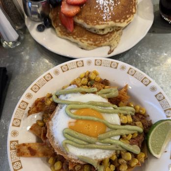 Three Cats - New American Near Me - Clawson, Michigan