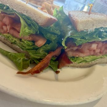 Cafe Alfresco - Goat cheese BLT - New American Near Me - Dunedin, Florida