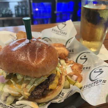 Shooters Golf - Smash Burger with Ice Cold Coors Light - Golf Near Me - Wexford, Pennsylvania Shooters Golf - Smash Burger with Ice Cold Coors Light - Golf Near Me - Wexford, Pennsylvania