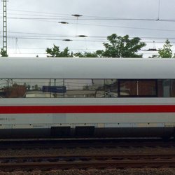S-Bahnhof Eidelstedt - ICE auf der Durchfahrt...
