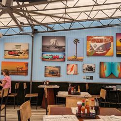 Naked Cafe - Ambiance with VW bus