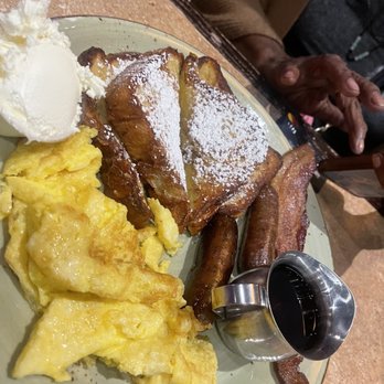 Café Central - French Toast breakfast - American Near Me - Reno, Nevada