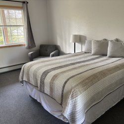 Cottonwood Lodge & Cabin Rentals - Lodge room