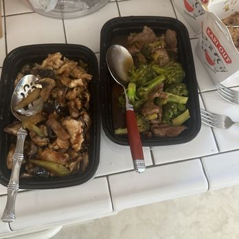 Happy Panda Restaurant - Fresh Mushroom Chicken (White Meat) & Beef with Broccoli - Chinese Near Me - Beaverton, Oregon