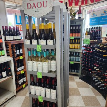 Glenmar Liquor and wine - display of various wines - Beer, Wine & Spirits Near Me - Burbank, California Glenmar Liquor and wine - display of various wines - Beer, Wine & Spirits Near Me - Burbank, California