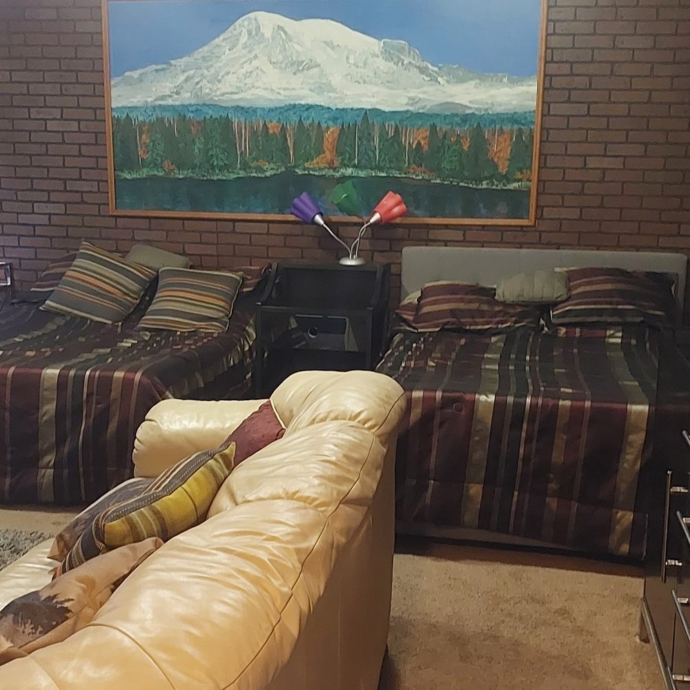 Gateway Inn - Amazing room! - Guest Houses Near Me - Ashford, Washington