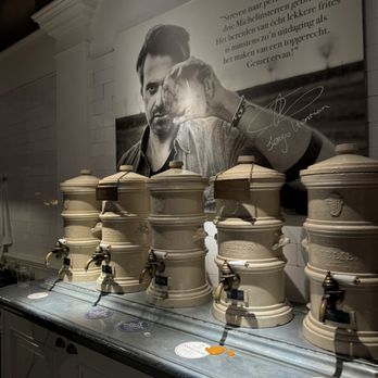 Frites Atelier - Sauce Station - Friterie Near Me - Antwerp, VAN